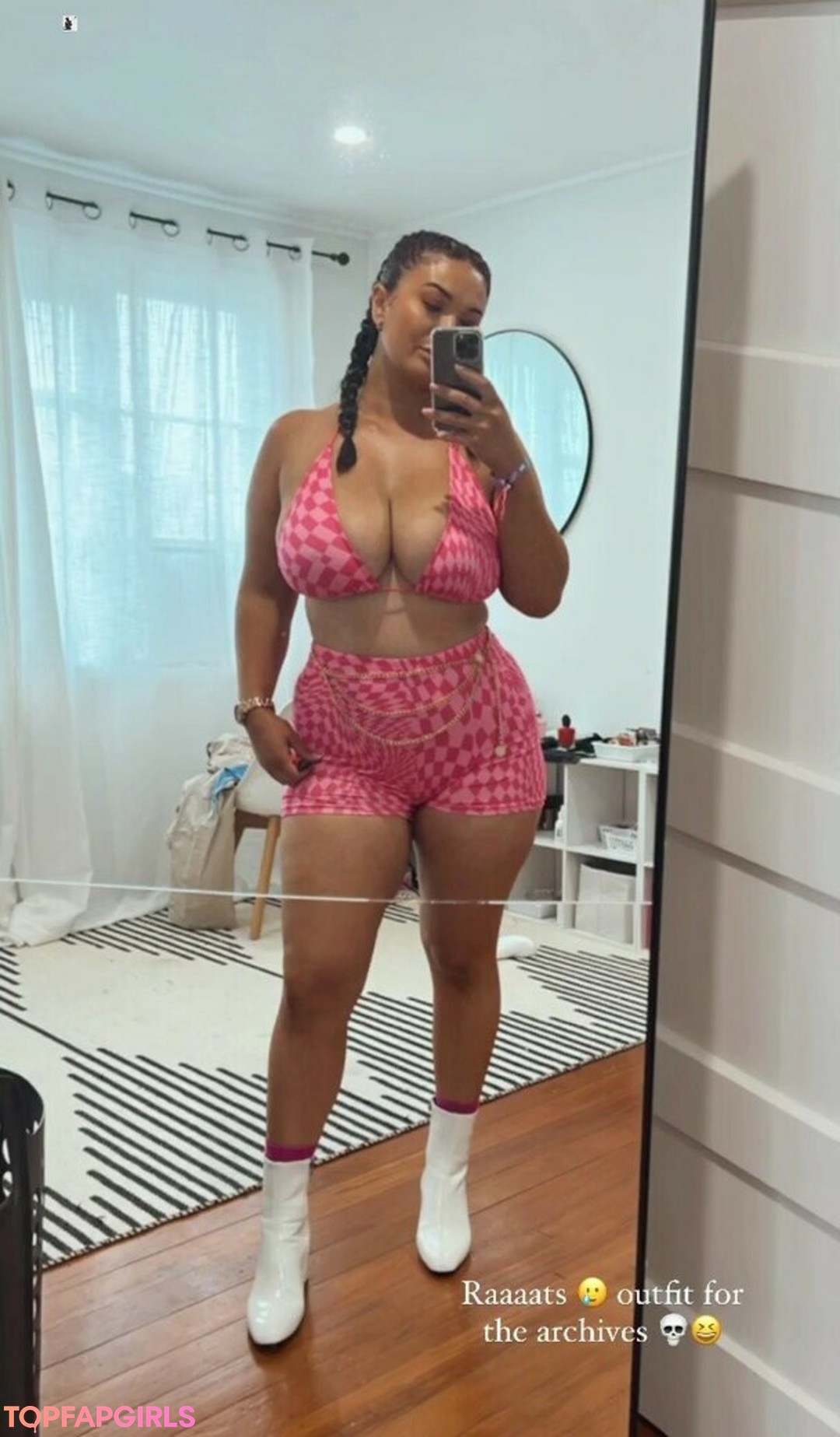 Foto desnuda filtrada de OnlyFans de Buxombabenz #7 Foto desnuda filtrada de OnlyFans de Buxombabenz #7