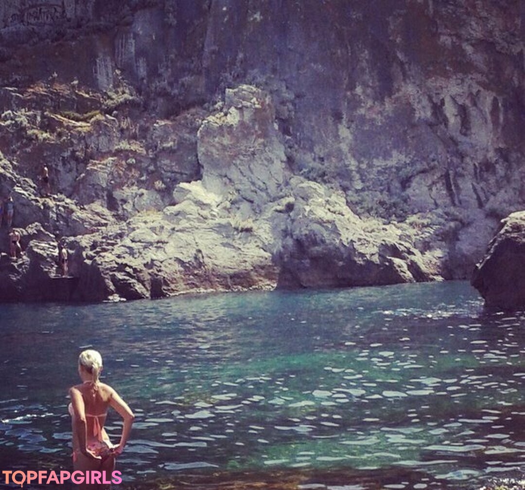 Foto desnuda filtrada de OnlyFans de Annabellla #1 Foto desnuda filtrada de OnlyFans de Annabellla #1