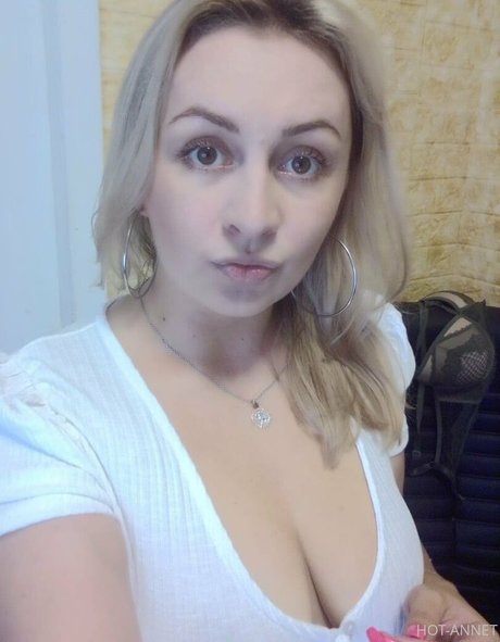Foto desnuda filtrada de OnlyFans de Annabellla