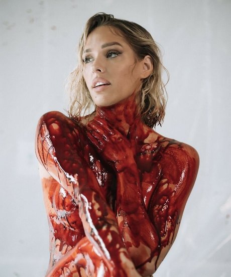 Foto desnuda filtrada de OnlyFans de Emily Viuhkola