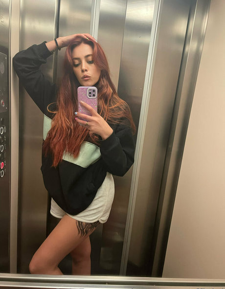 Miathorneofficial