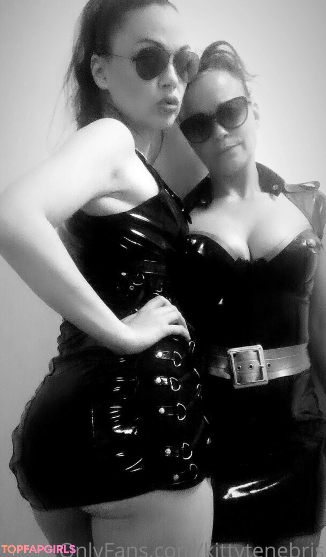 Foto desnuda filtrada de OnlyFans de Kittytenebris #64 Foto desnuda filtrada de OnlyFans de Kittytenebris #64