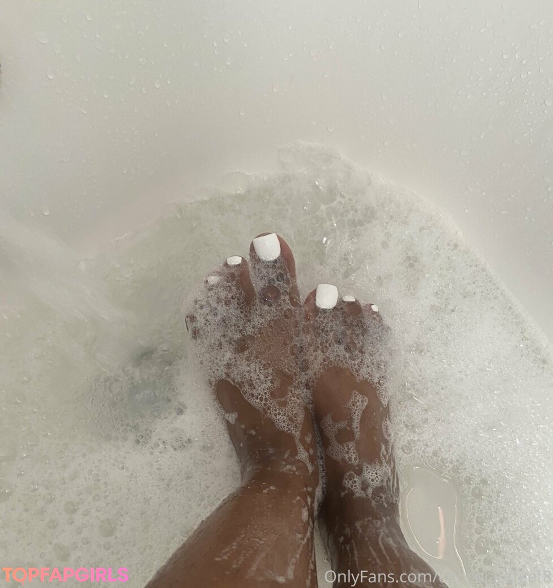Foto desnuda filtrada de OnlyFans de Chocolatefeet8 #30 Foto desnuda filtrada de OnlyFans de Chocolatefeet8 #30