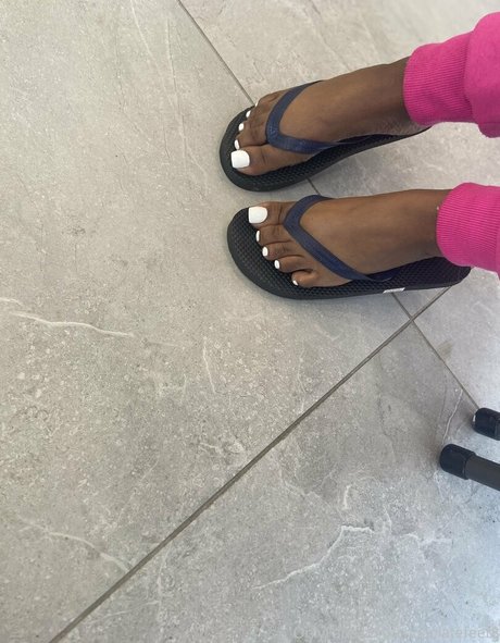 Foto desnuda filtrada de OnlyFans de Chocolatefeet8