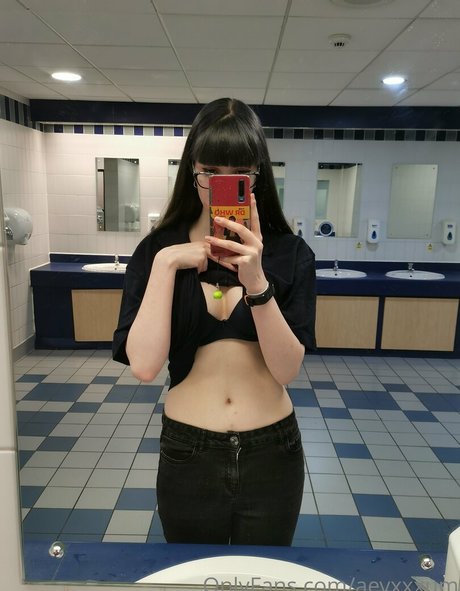 Foto desnuda filtrada de OnlyFans de Aevxxxum