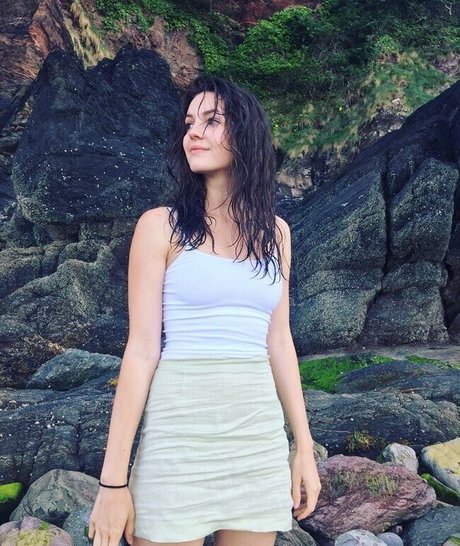 Ella Hunt