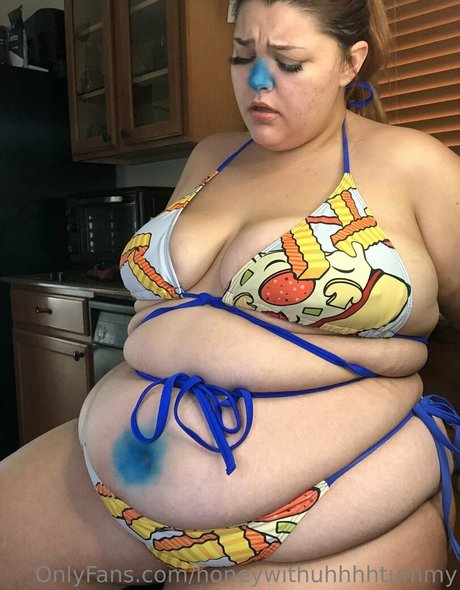 Foto desnuda filtrada de OnlyFans de Honeywithuhtummy