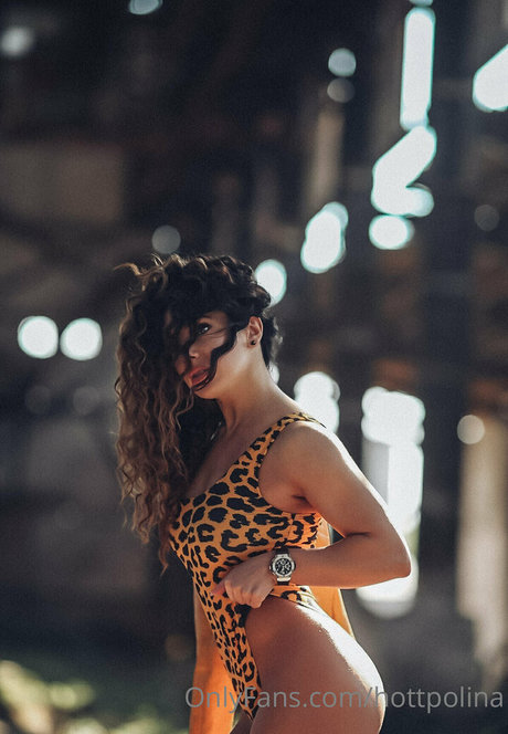 Foto desnuda filtrada de OnlyFans de Hottpolina
