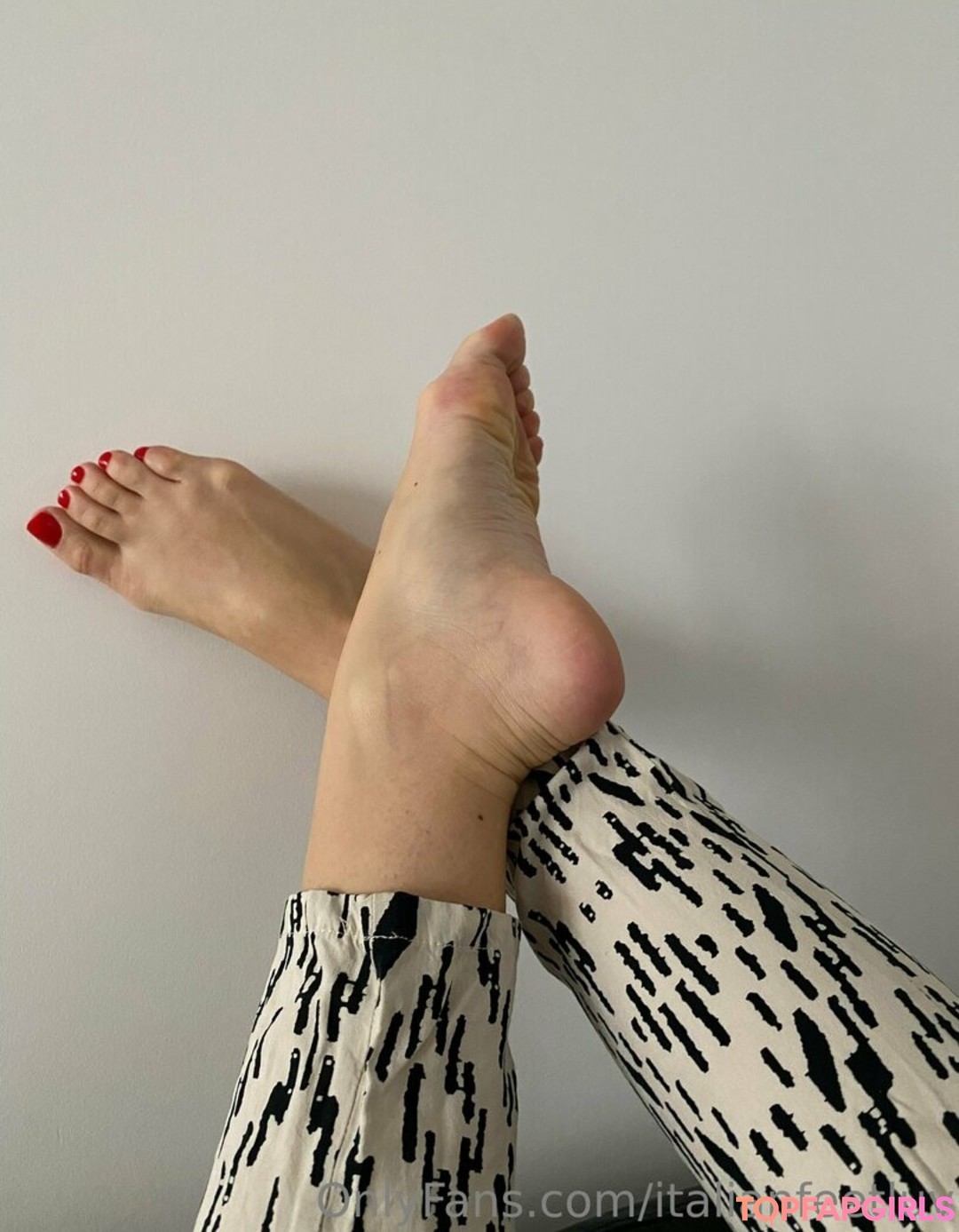 Foto desnuda filtrada de OnlyFans de Italianfeetluv #66 Foto desnuda filtrada de OnlyFans de Italianfeetluv #66