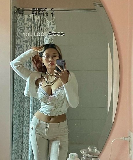 Hollyliangg