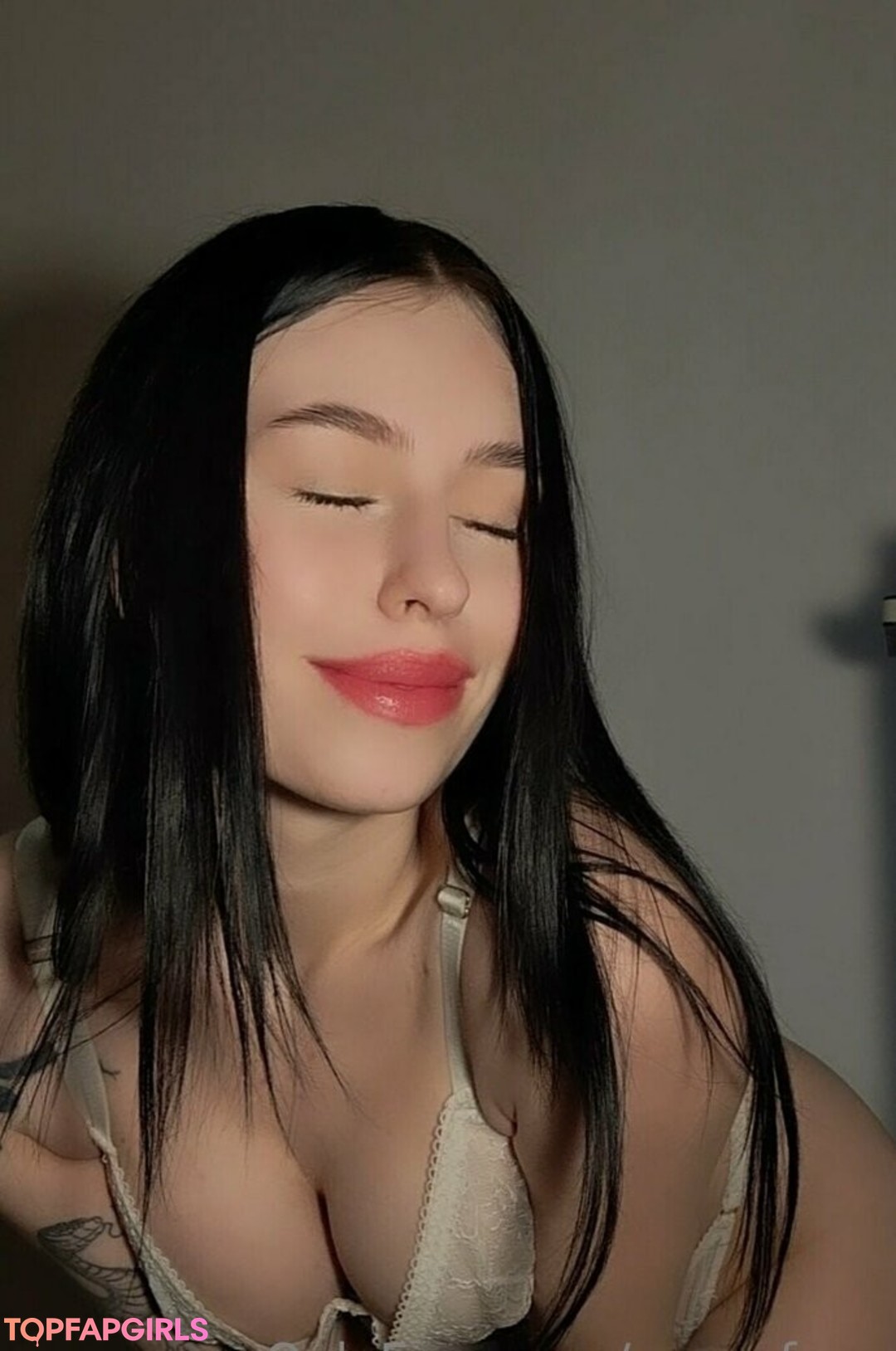 Foto desnuda filtrada de OnlyFans de Yanafoxyfree #60 Foto desnuda filtrada de OnlyFans de Yanafoxyfree #60