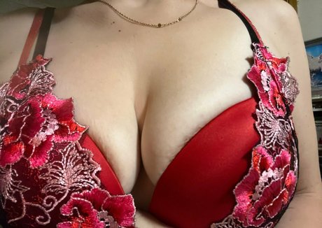 Foto desnuda filtrada de OnlyFans de Officialmummashayfree