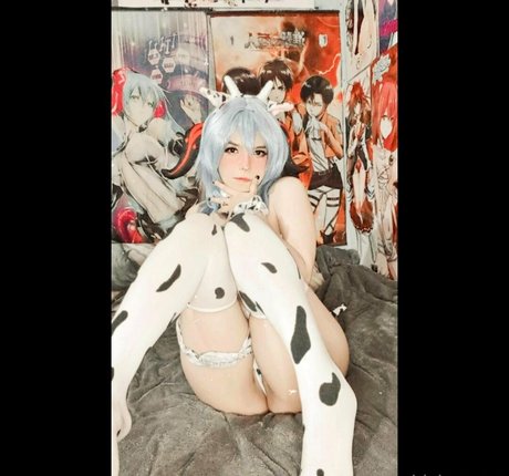 Momoiro Cosplay