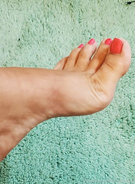Lizziesexifeet