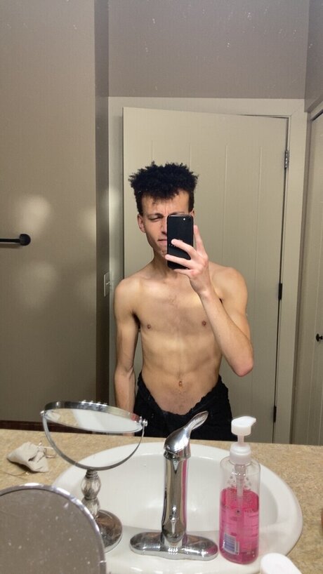 Foto desnuda filtrada de OnlyFans de Zak
