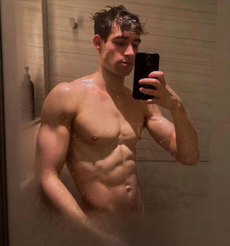 Foto desnuda filtrada de OnlyFans de Fit French  One Cock A Day