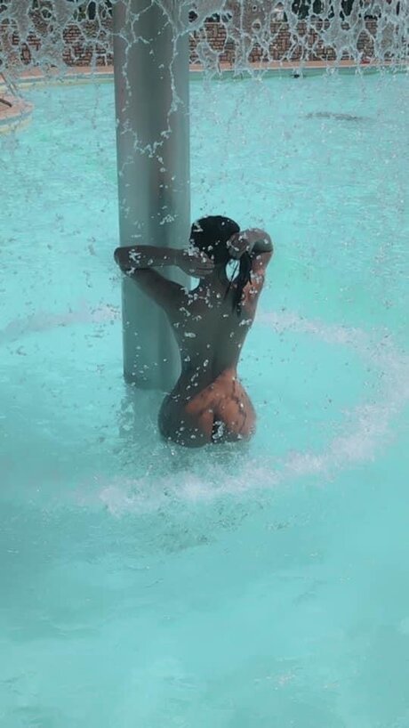 Foto desnuda filtrada de OnlyFans de Zeynepellen