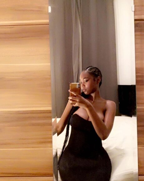 Foto desnuda filtrada de OnlyFans de Melanin Queen