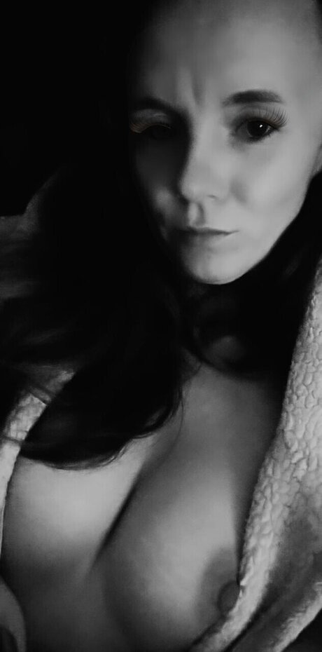 Foto desnuda filtrada de OnlyFans de Queen B