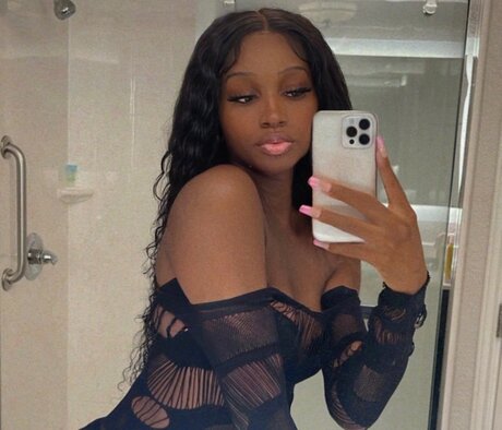 Foto desnuda filtrada de OnlyFans de Belle 