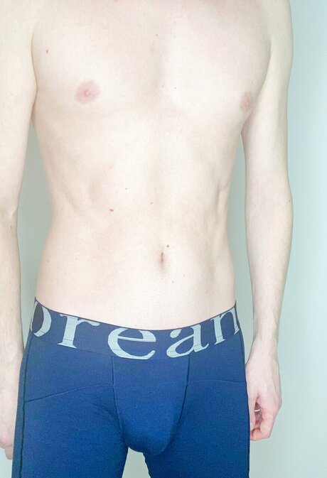 Foto desnuda filtrada de OnlyFans de Theo Wow