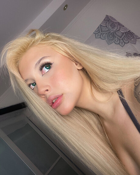 Foto desnuda filtrada de OnlyFans de Vickyfckingdoll