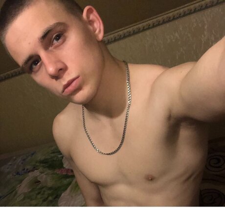 Foto desnuda filtrada de OnlyFans de Kirill Yung Hefner