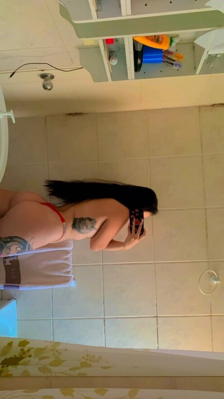 Foto desnuda filtrada de OnlyFans de Fefasuicideeee
