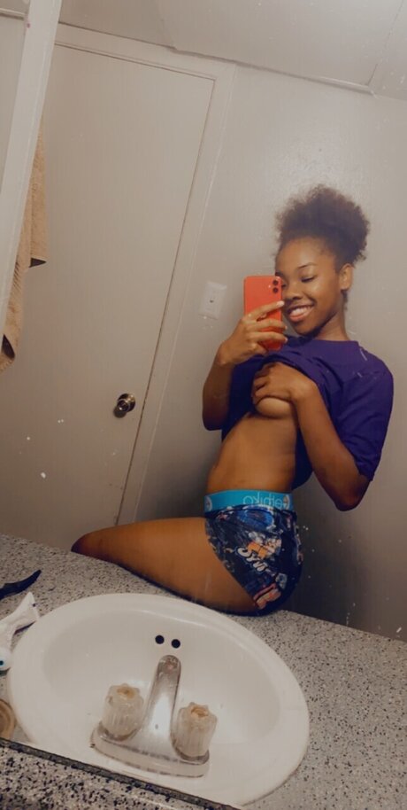 Foto desnuda filtrada de OnlyFans de Miss Petitee