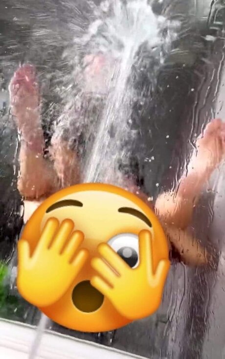 Foto desnuda filtrada de OnlyFans de Beautyampampdabeast