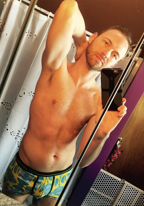 Foto desnuda filtrada de OnlyFans de Kenneth Blake