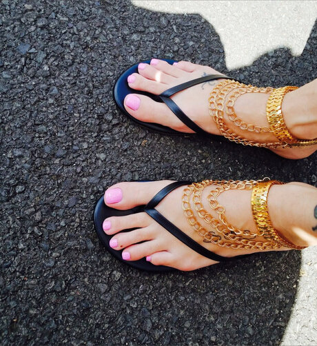 Sexy Latina Feet