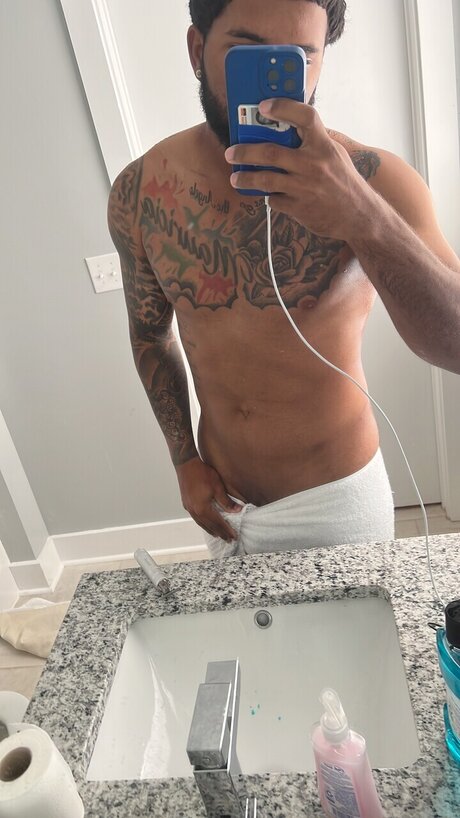 Foto desnuda filtrada de OnlyFans de Junior Calderon