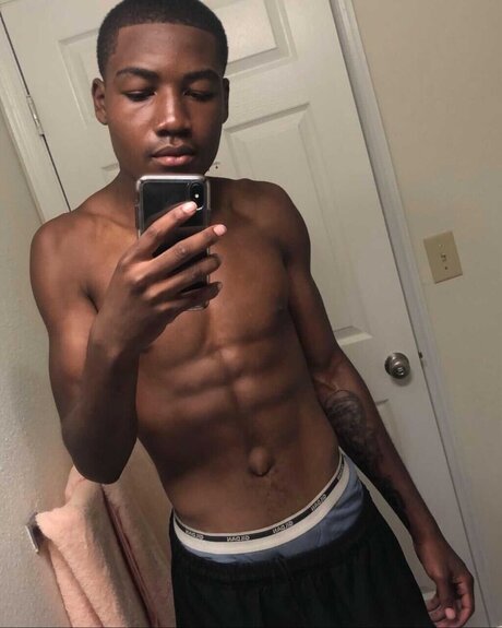 Foto desnuda filtrada de OnlyFans de Yeahdez
