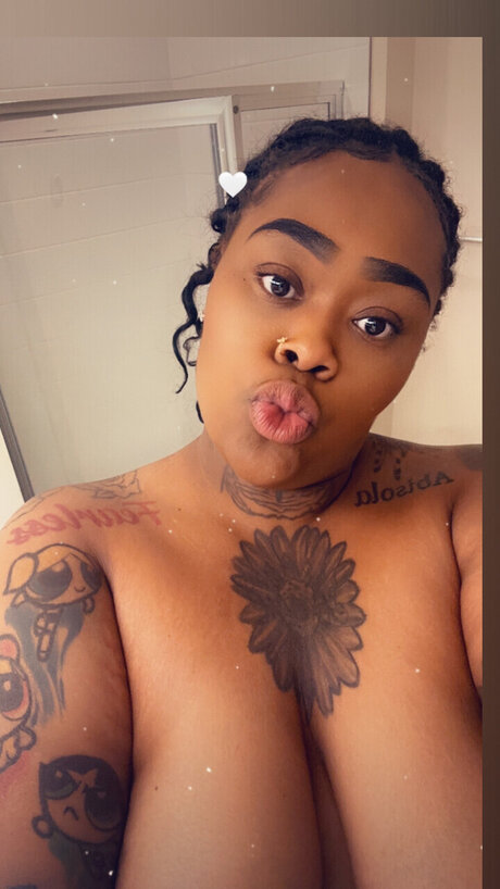 Foto desnuda filtrada de OnlyFans de Too Much To Handle
