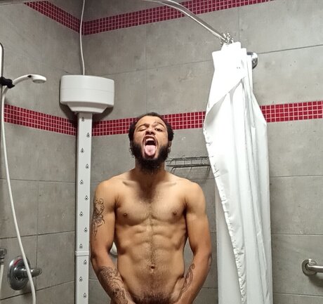 Foto desnuda filtrada de OnlyFans de Isaac