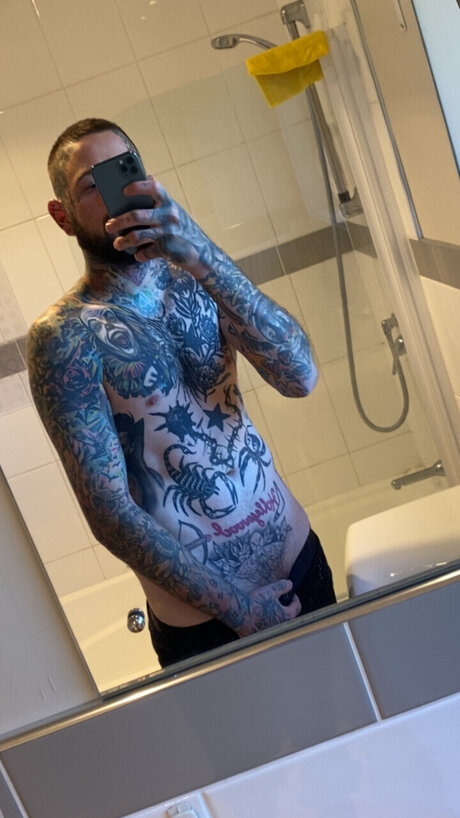 Foto desnuda filtrada de OnlyFans de Thatshowerguy