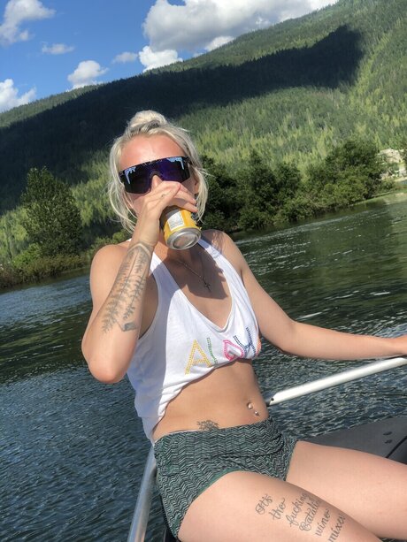 Foto desnuda filtrada de OnlyFans de Dina Love