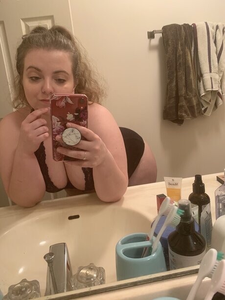 Foto desnuda filtrada de OnlyFans de Sentient Bones