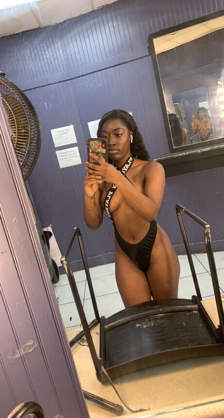Foto desnuda filtrada de OnlyFans de Carrie