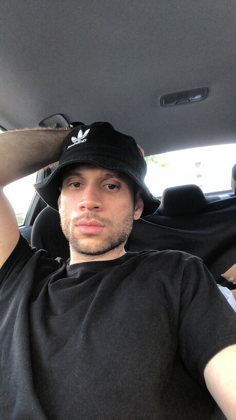 Foto desnuda filtrada de OnlyFans de Caesar