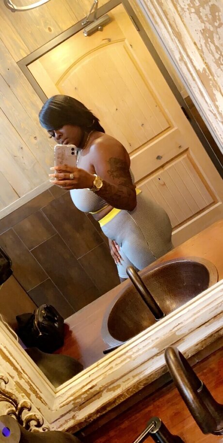 Foto desnuda filtrada de OnlyFans de Threewayyyyyy