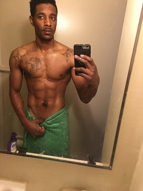 Foto desnuda filtrada de OnlyFans de James Long
