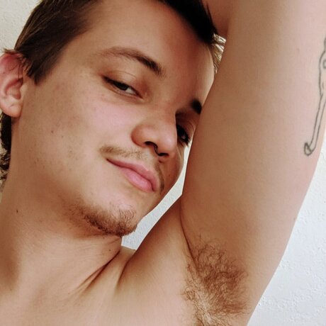 Foto desnuda filtrada de OnlyFans de Alexander
