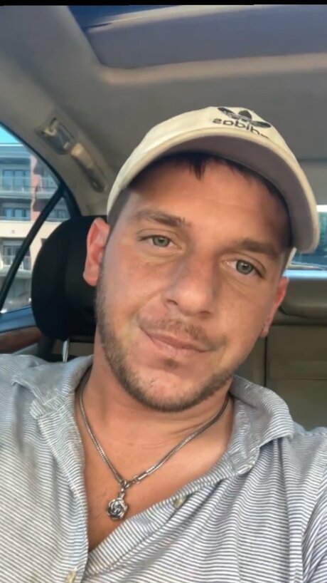 Foto desnuda filtrada de OnlyFans de James