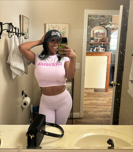 Foto desnuda filtrada de OnlyFans de Baby Gemini