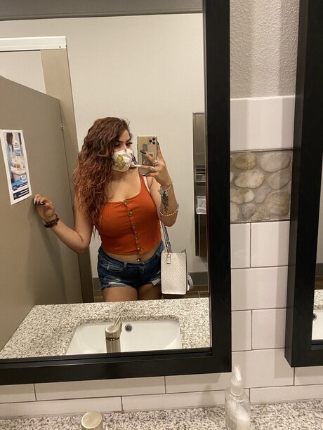 Foto desnuda filtrada de OnlyFans de Laura 