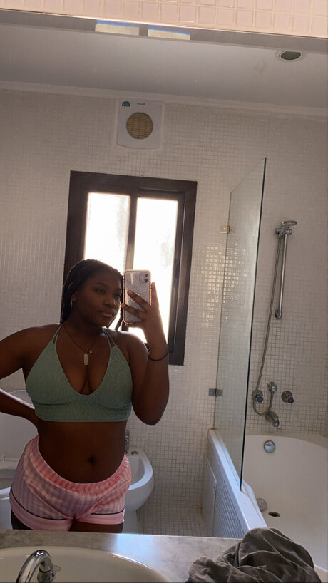 Foto desnuda filtrada de OnlyFans de Mikyla Preston