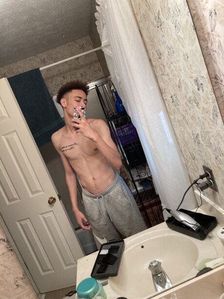 Foto desnuda filtrada de OnlyFans de Jnastay Yuuuer