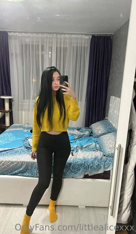 Foto desnuda filtrada de OnlyFans de Littlealicexxx